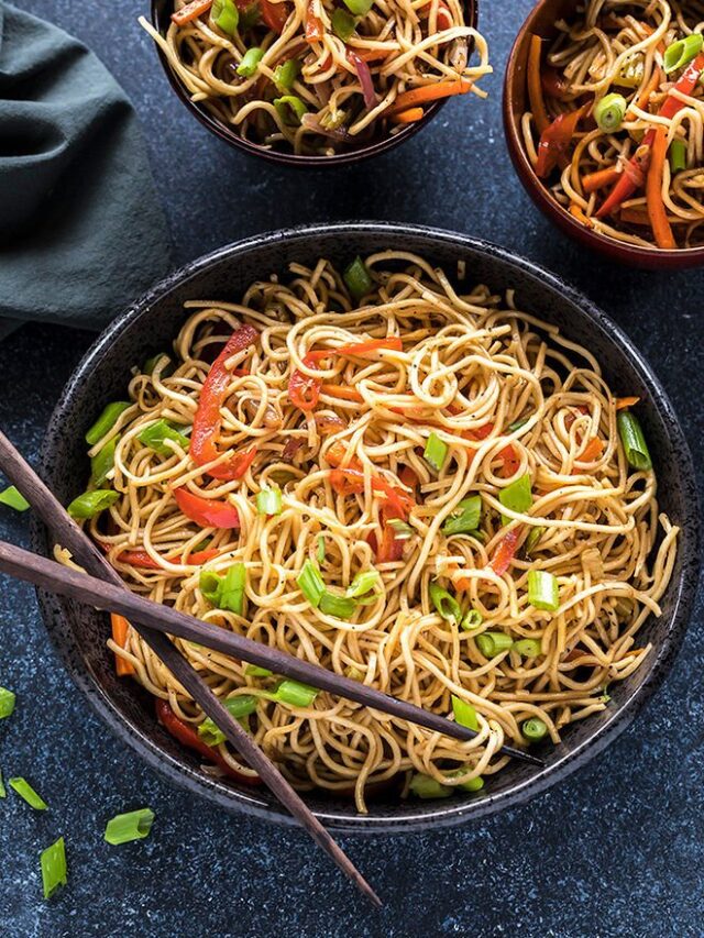 Hakka Noodles in Hindi Racipe